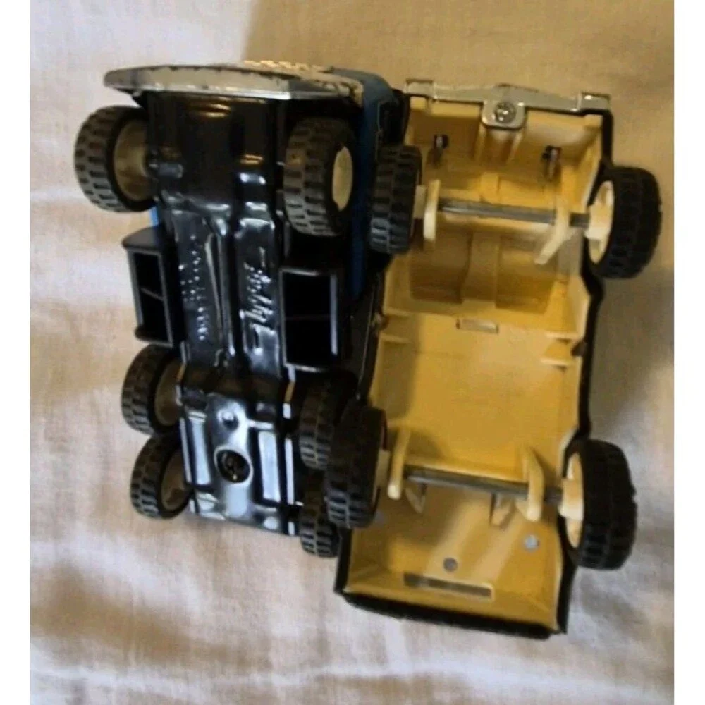 Vintage 1970s Lot Of 2 Buddy L Trucks Hawaiian Punch & Police Tow Truck Metal